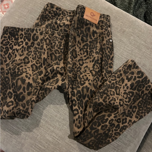 NWOT Aelfric Eden Leopard Cheetah Print Pants Jeans - Picture 3 of 3